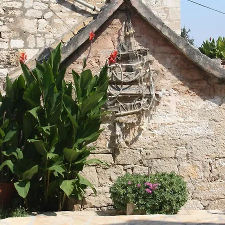 בית נופש Stone House *
