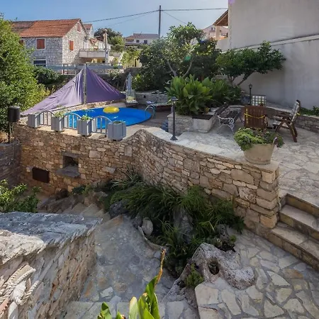 Stone House בית נופש *