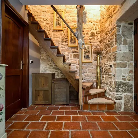 Stone House * סופטאר