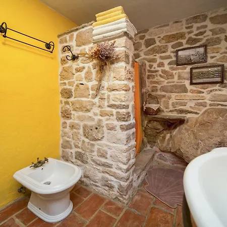בית נופש Stone House *