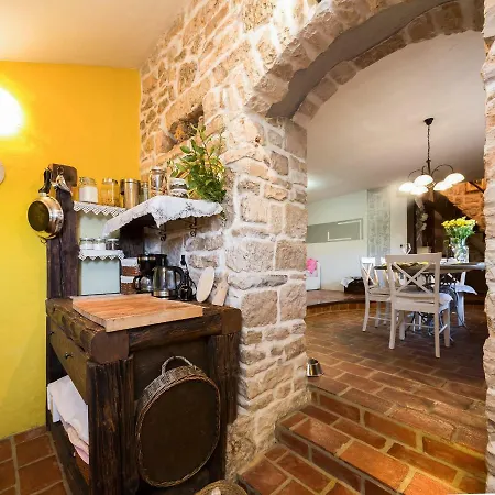 Stone House * סופטאר