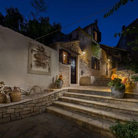בית נופש Stone House *