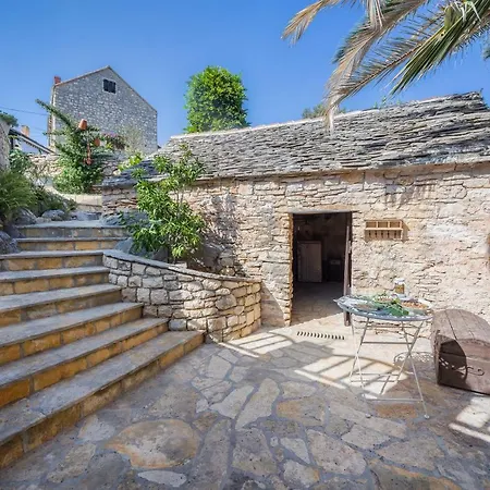 Stone House סופטאר