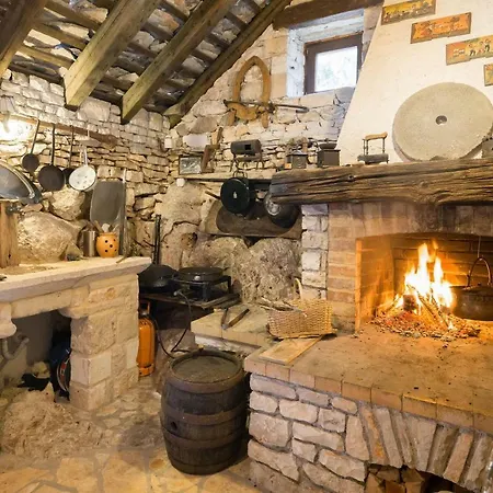 Stone House בית נופש *
