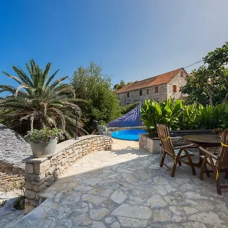 Stone House סופטאר