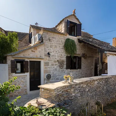 בית נופש Stone House *